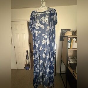 Lulu's Navy and White Floral Dress